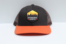 Load image into Gallery viewer, Dynamic Discs - Sunset Hex Snapback Mesh Hat
